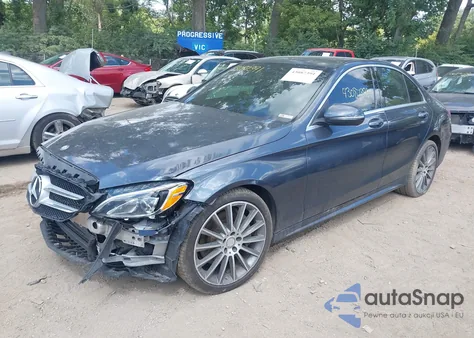 2016 Mercedes-Benz C 300 4Matic/Luxury 4Matic/Sport 4Matic z USA, uszkodzony, nr VIN 55SWF4KB3GU104717